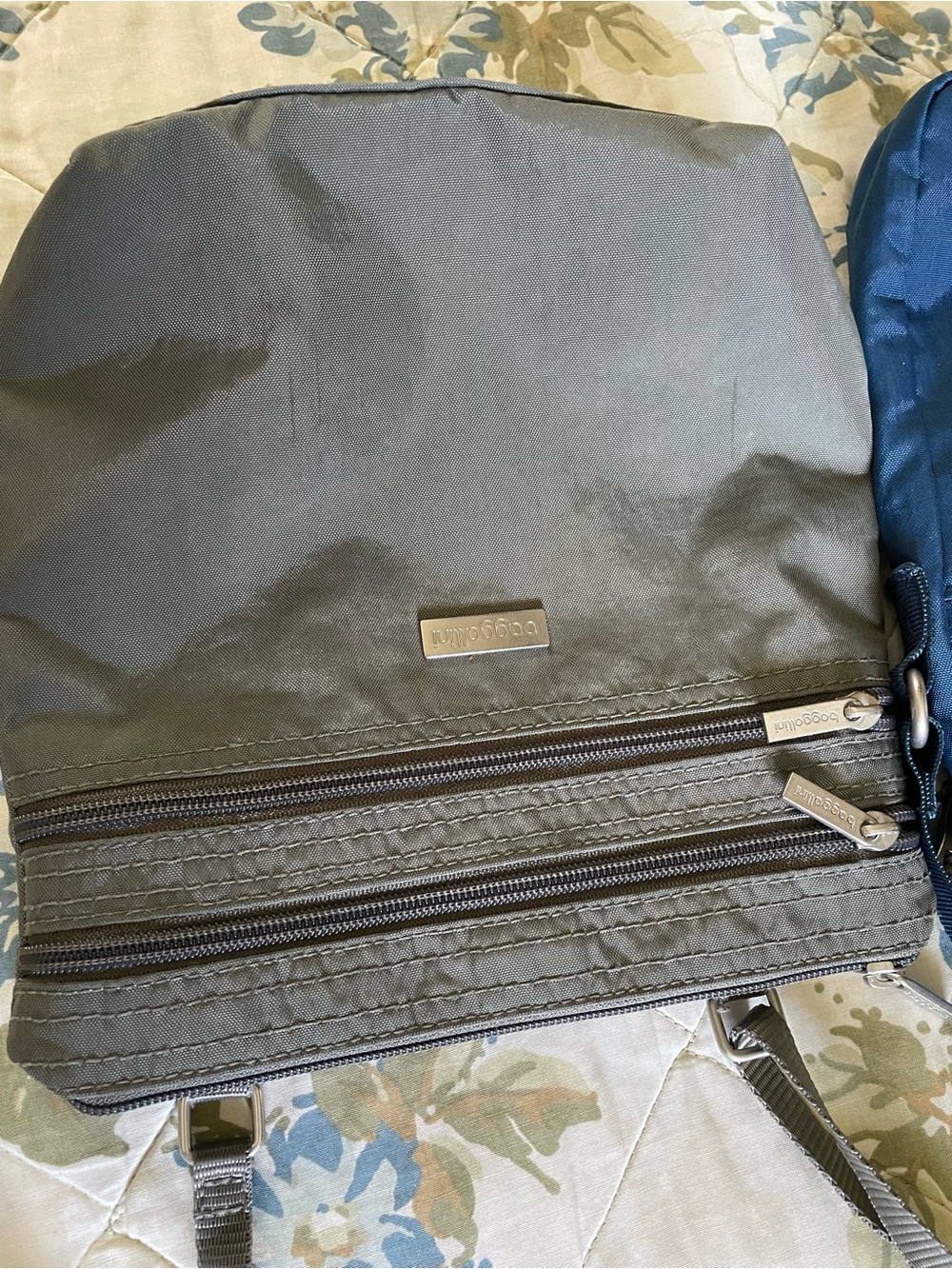 Baggallini bags/Crossbody bags - Picture 3 of 12
